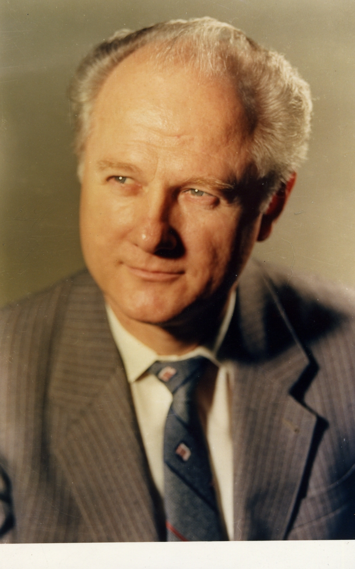 <b>Ionel Dobre</b> (1936 - 2005) profesor doctor inginer, membru de onoare al ... - Revista7-8_html_24123a70